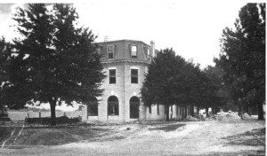 First National Bank under construction, about 1905.  Source: State Archives of Florida, Florida Memory, http://floridamemory.com/items/show/1532