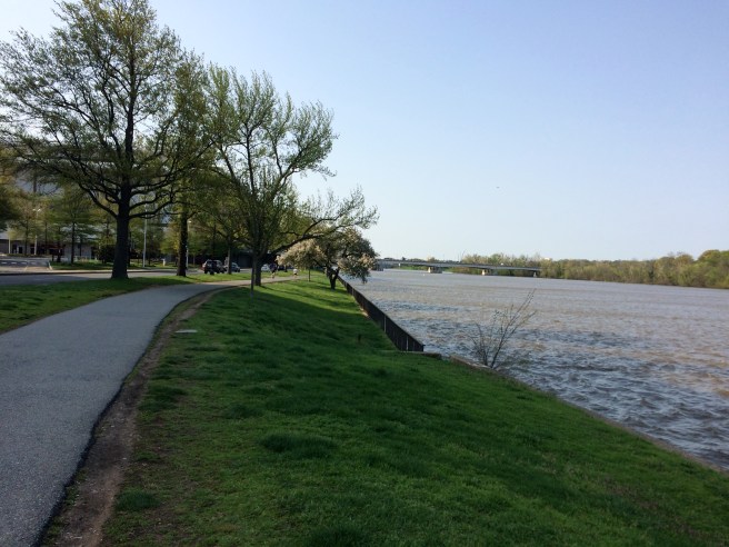 About two thirds of the way to the Archives, the trail takes you along the Potomac, with the Kennedy Center on the left.