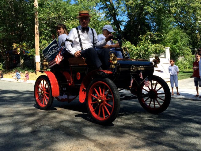A 1903 Oldsmobile -- electric, people!