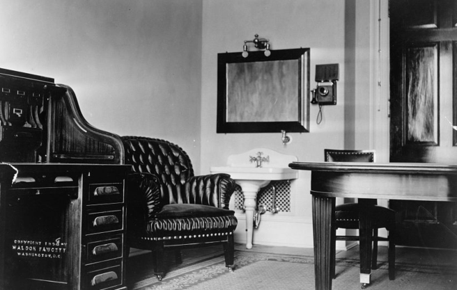 Another view of the office space in the Cannon House Office Building, taken around 1908. Notice that it was a pretty tight fit: It would have had to accommodate both Emmett and his executive secretary, Jeff Davis Stephens, and visitors, too. Source: www.loc.gov